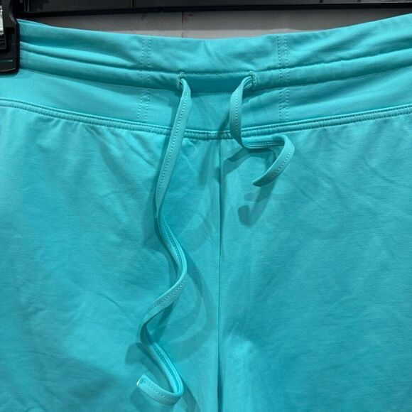 Athlete polyester shorts  size Large - Picture 2 of 7